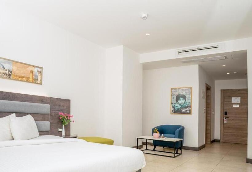 سوییت لوکس, Liv Weibdeh Hotel Suites