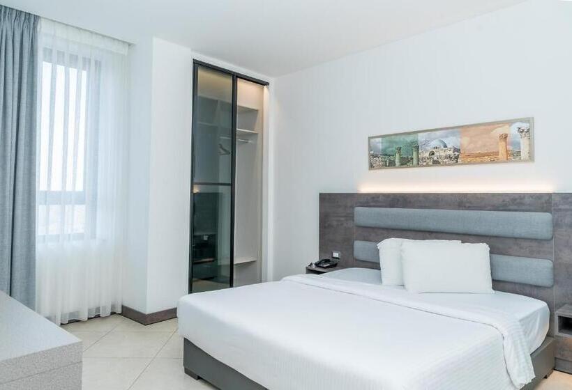 سوئیت با بالکن, Liv Weibdeh Hotel Suites