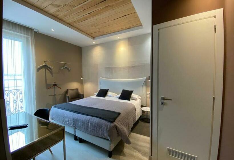 اتاق لوکس با بالکن, Residenze Romano Ristorante & Spa Albergo Diffuso White