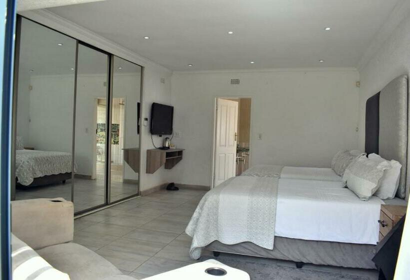 Quarto Familiar, Iceberg Venue, Guest Lodge & Events Place