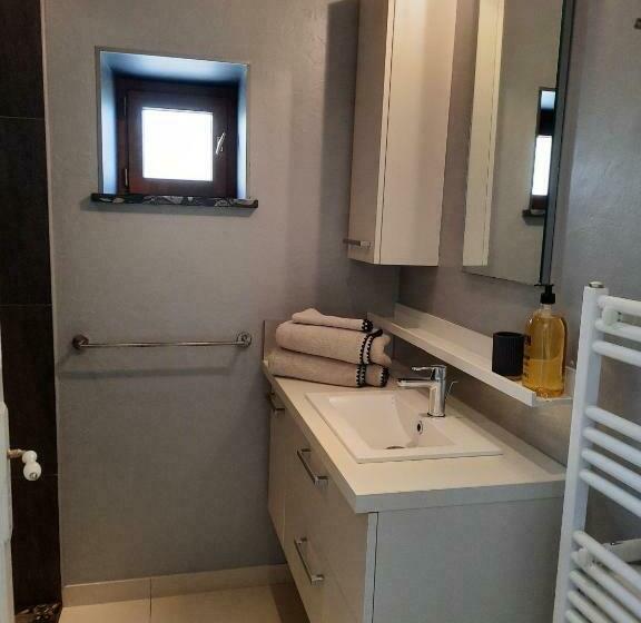 غرفة قياسية, Au Dela Des Vignes