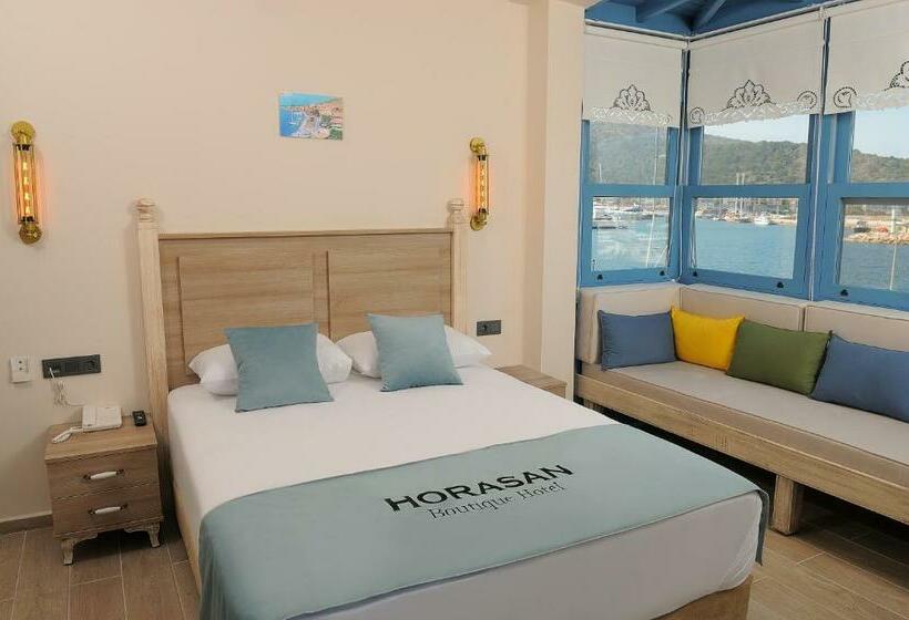اتاق لوکس با بالکن و چشم‌انداز دریا, çeşme Horasan