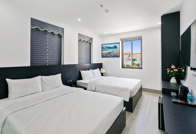 اتاق سوپریور, The Enchanted