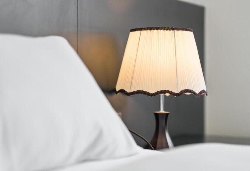 اتاق سوپریور, The Enchanted