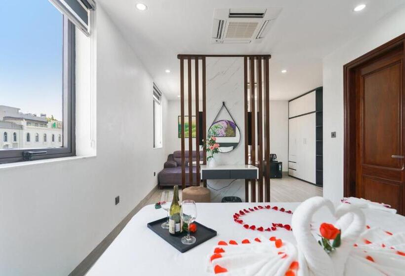 سوئیت با تخت بزرگ, The Enchanted