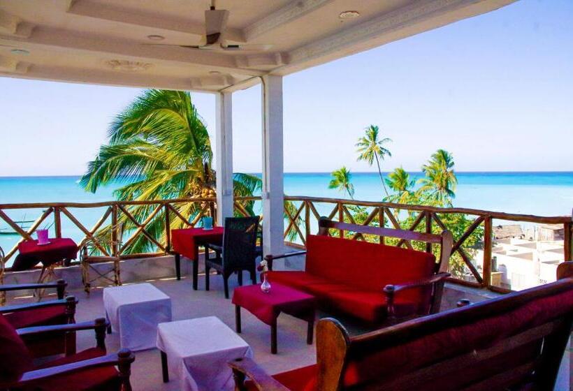 اتاق استاندارد سه نفره, Room In Bb   Room Ally At The Beach For 2 3 Guests