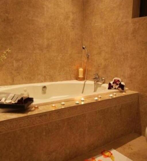 اتاق لوکس با تخت بزرگ, Clear Essence California Spa & Wellness Resort