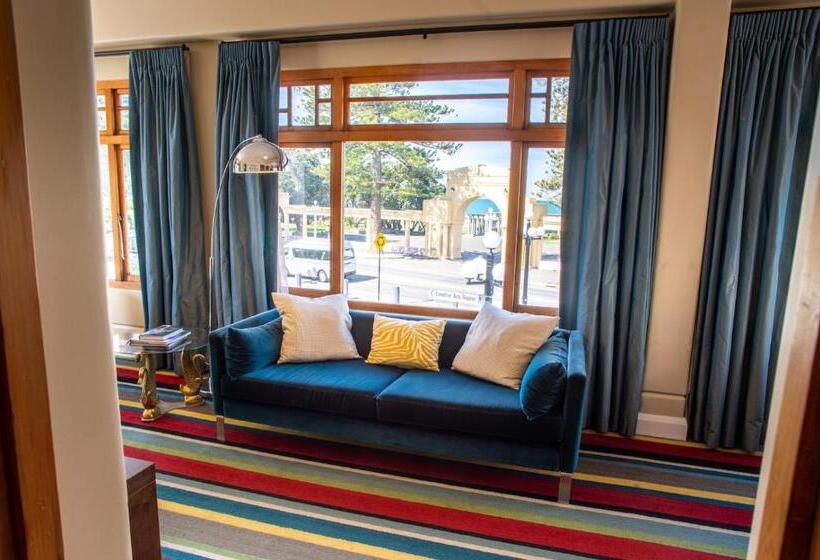 סוויטה עם נוף, Art Deco Masonic