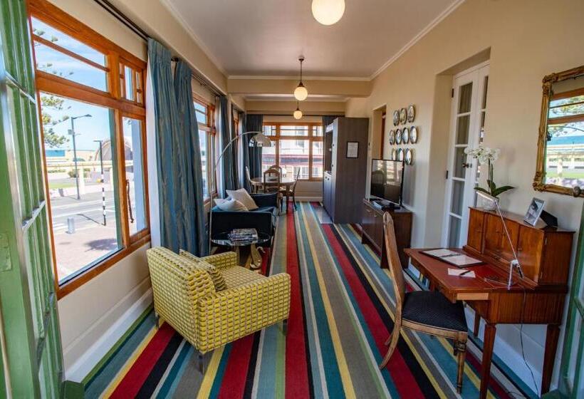 סוויטה עם נוף, Art Deco Masonic