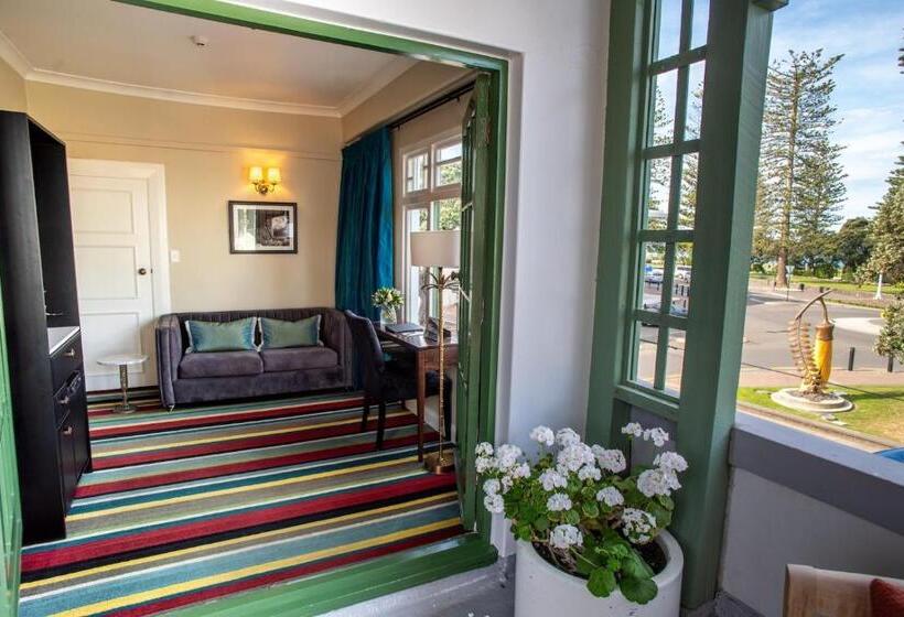 סוויטה, Art Deco Masonic