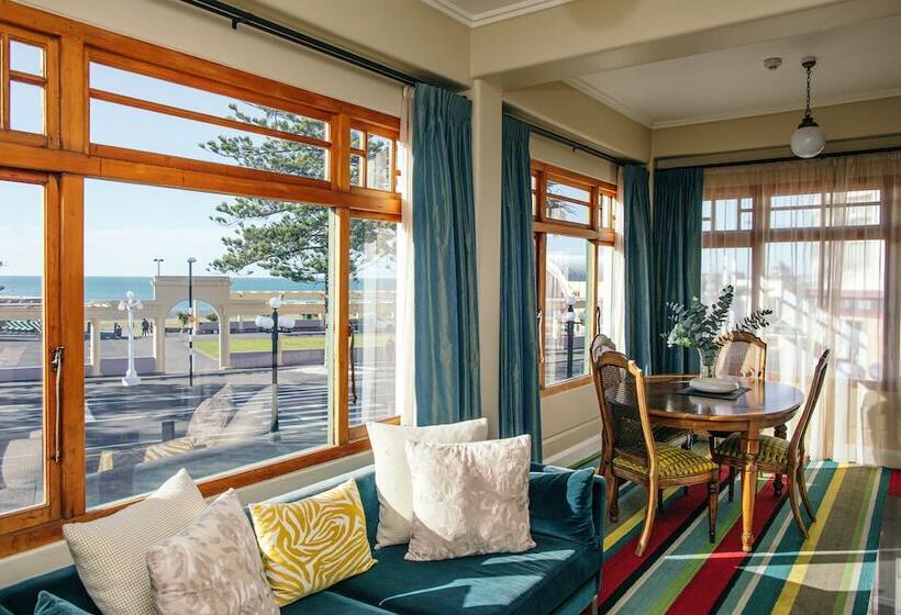 סוויטה, Art Deco Masonic