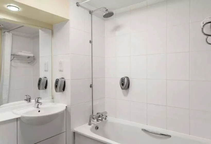２ダブルベッドのスタンダードルーム, Days Inn Chesterfield   Tibshelf