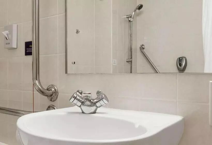 ２ダブルベッドのスタンダードルーム, Days Inn Chesterfield   Tibshelf