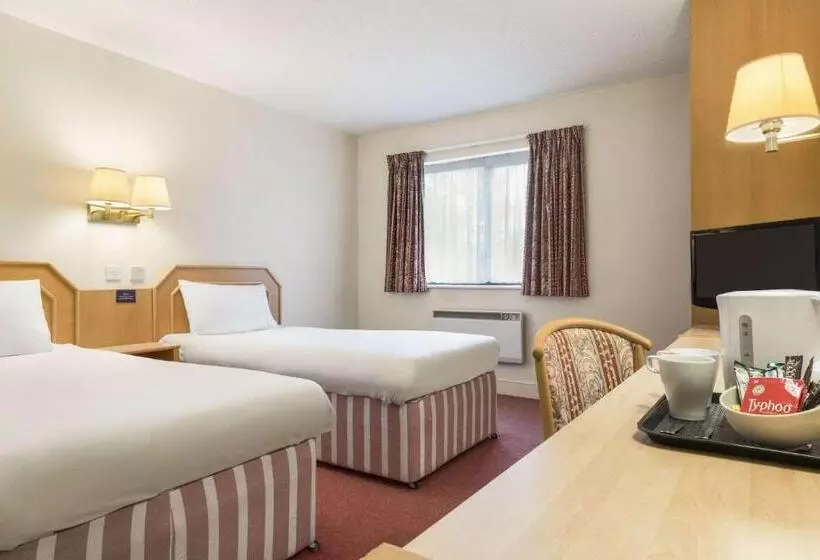 身障者適用スタンダードルーム, Days Inn Chesterfield   Tibshelf