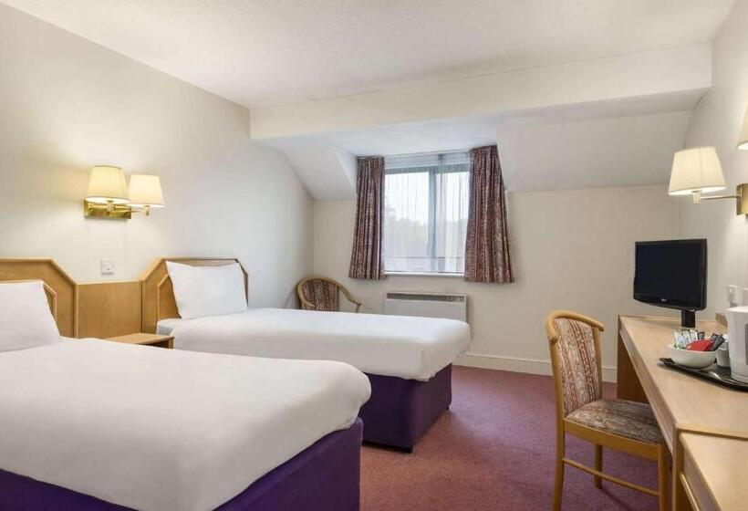اتاق استاندارد برای معلولان, Days Inn Chesterfield   Tibshelf