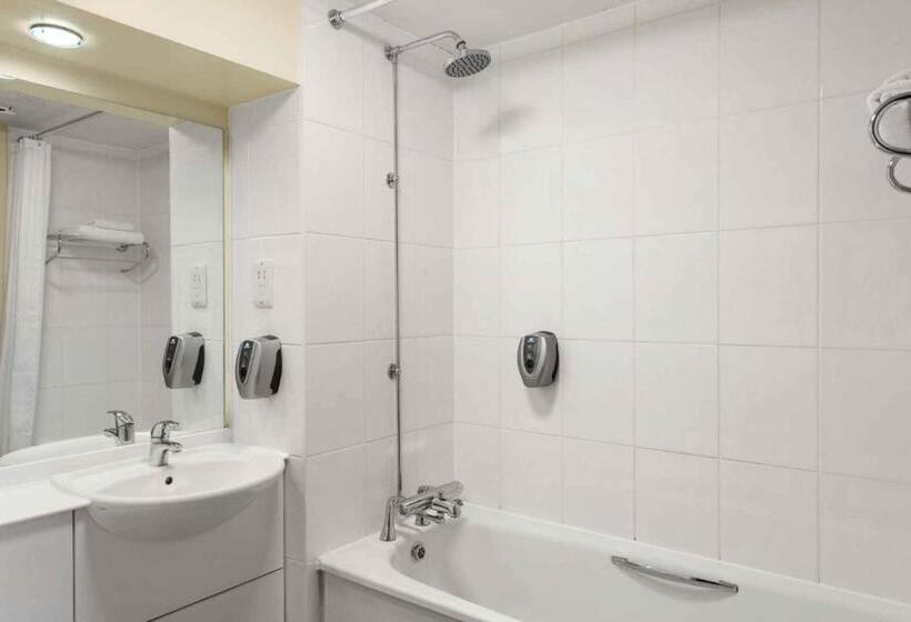 اتاق استاندارد, Days Inn Chesterfield   Tibshelf