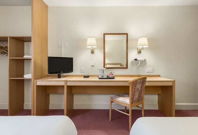 ２ダブルベッドのスタンダードルーム, Days Inn Chesterfield   Tibshelf