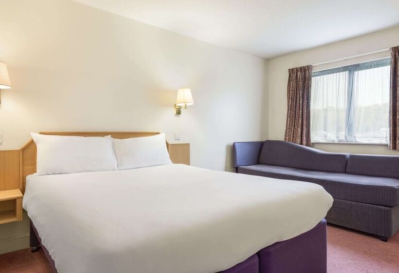 ２ダブルベッドのスタンダードルーム, Days Inn Chesterfield   Tibshelf