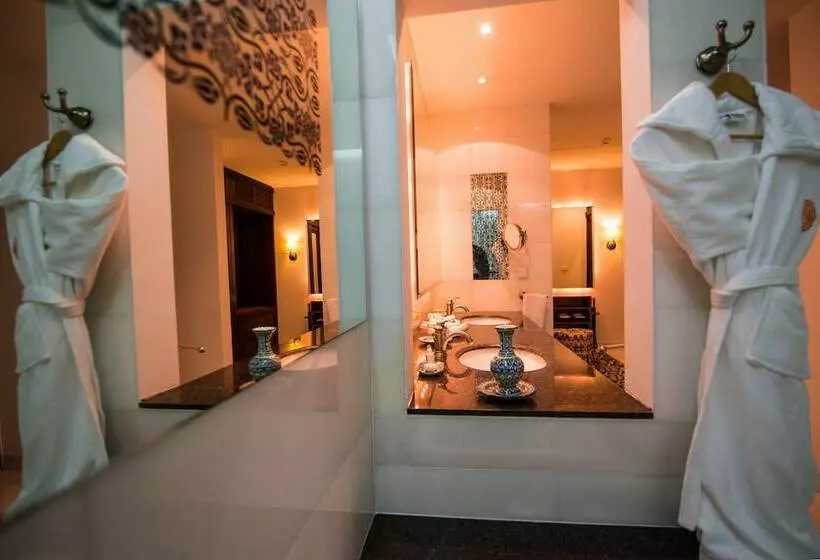 اتاق لوکس, Dushanbe Serena