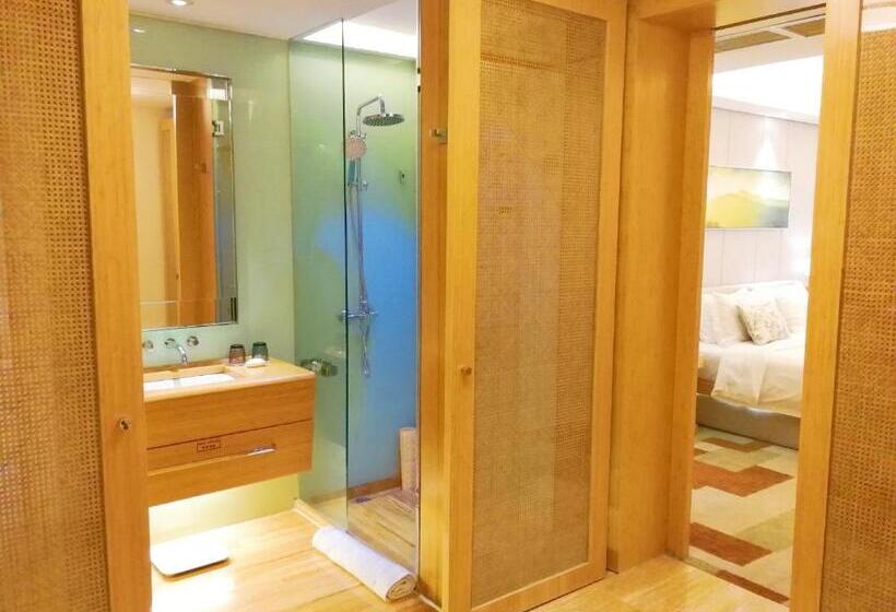 Люкс Вид на Сад, H Hotel Riverside