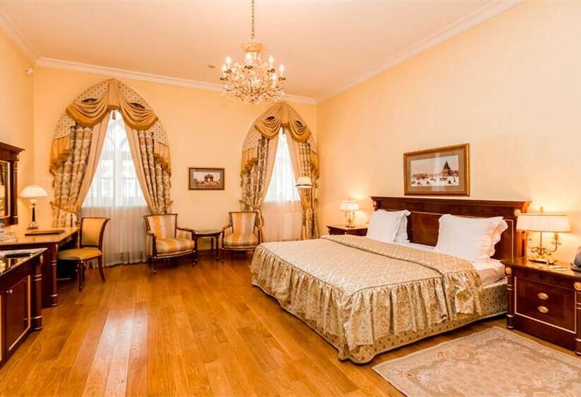Номер Deluxe, Petroff Palace Boutique