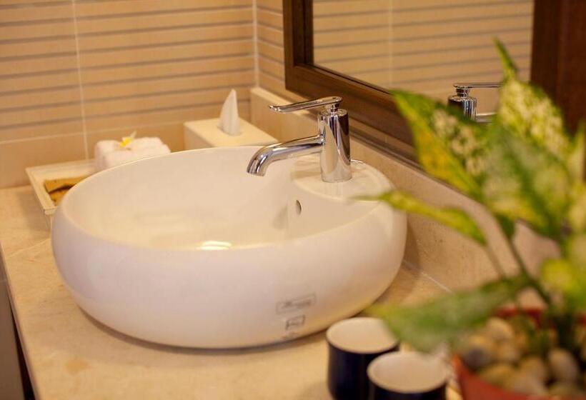 اتاق لوکس با چشمانداز استخر, Villa Aria Boutique Muine