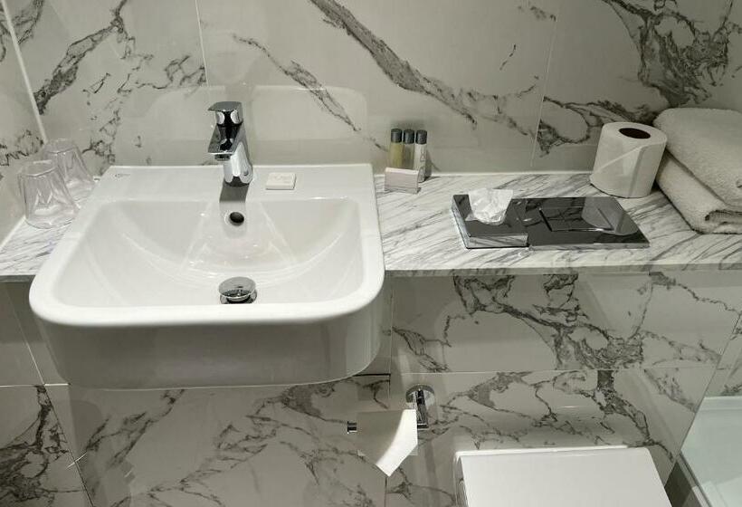 스탠다드 룸, Warren House