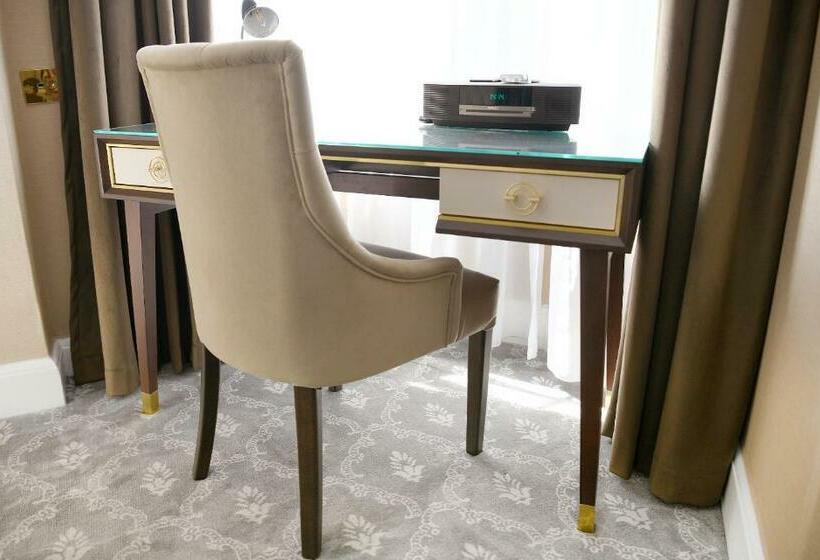 스탠다드 룸, Warren House