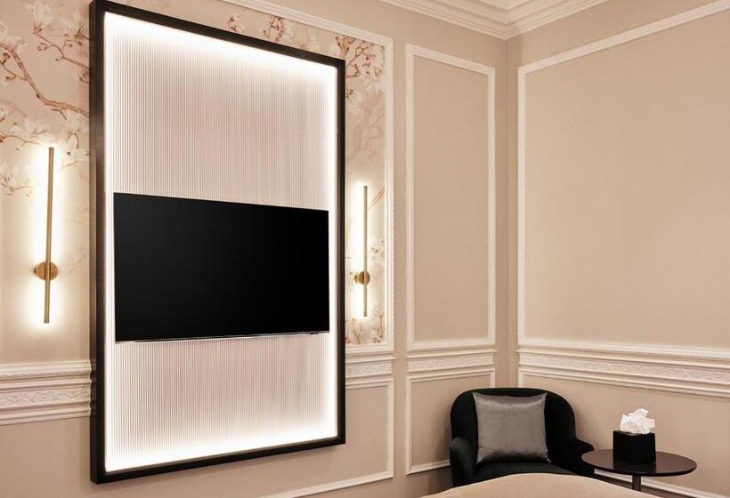 Номер Superior, Warren House
