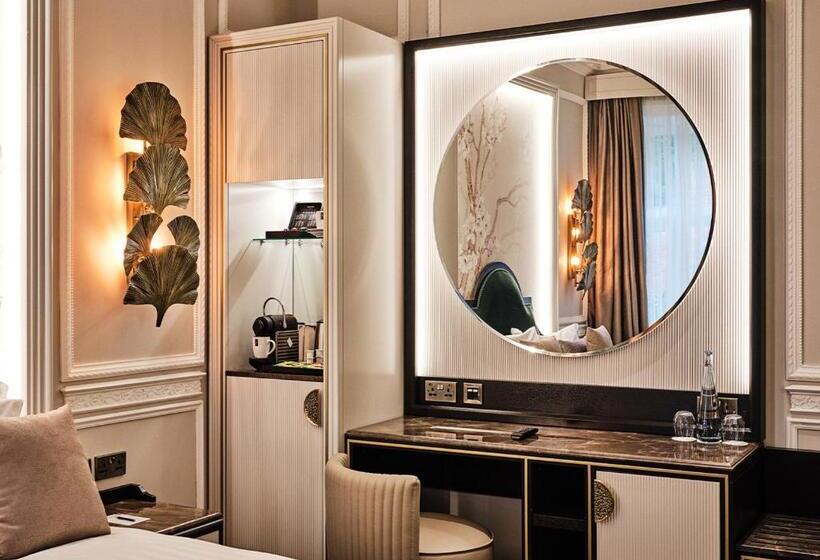 수피리어 룸, Warren House