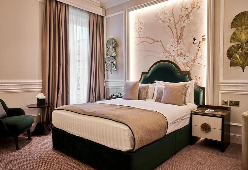 수피리어 룸, Warren House