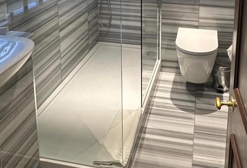 스탠다드 룸, Warren House