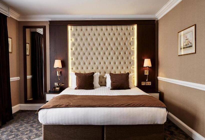 패밀리 룸, Warren House