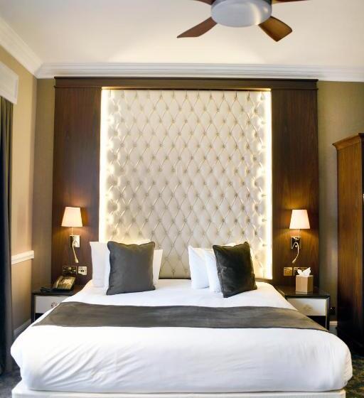 패밀리 룸, Warren House