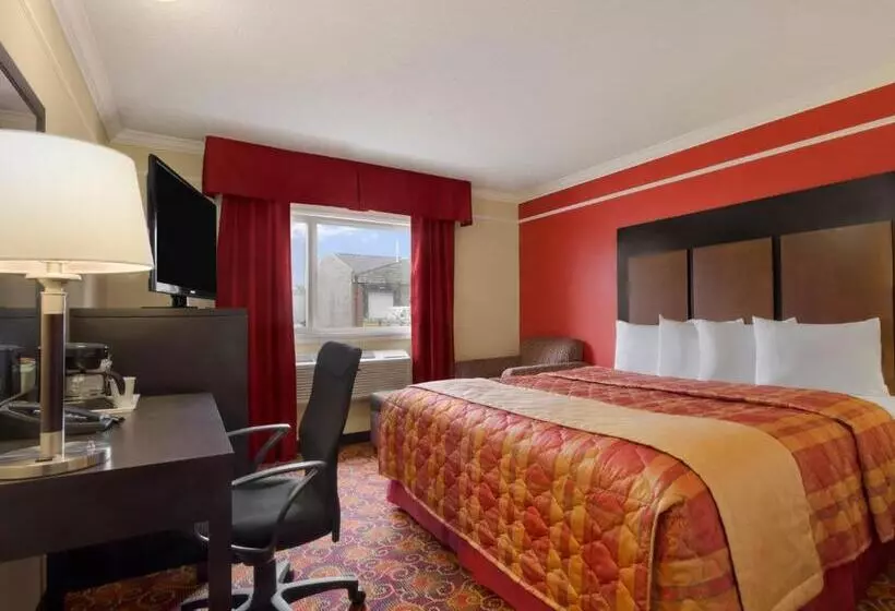 キングサイズベッドのスタンダードルーム, Travelodge By Wyndham Meadow Lake