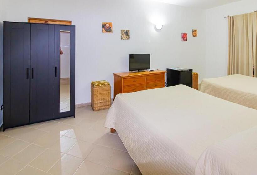 Escritório Estándar, Villa Capri