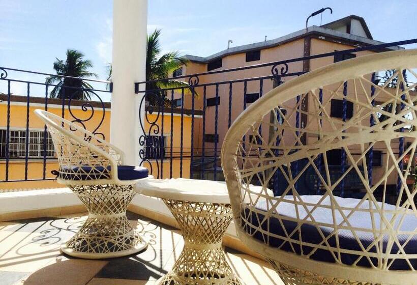 스탠다드 스튜디오, Villa Capri