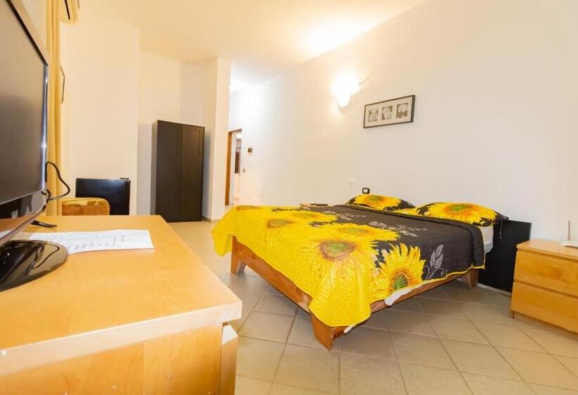 Escritório Estándar, Villa Capri