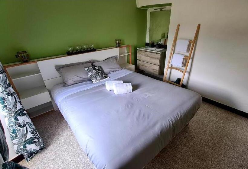 غرفة قياسية حمام مشترك, Lou Mouli Di Baou