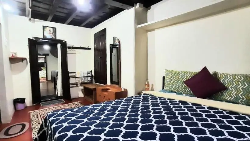 キングサイズベッドのスタンダードルーム, Sardar Bahadur S Heritage Bungalow Estate Stay