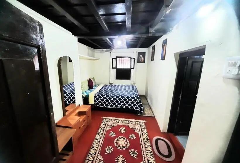 キングサイズベッドのスタンダードルーム, Sardar Bahadur S Heritage Bungalow Estate Stay