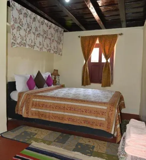 キングサイズベッドのスタンダードルーム, Sardar Bahadur S Heritage Bungalow Estate Stay