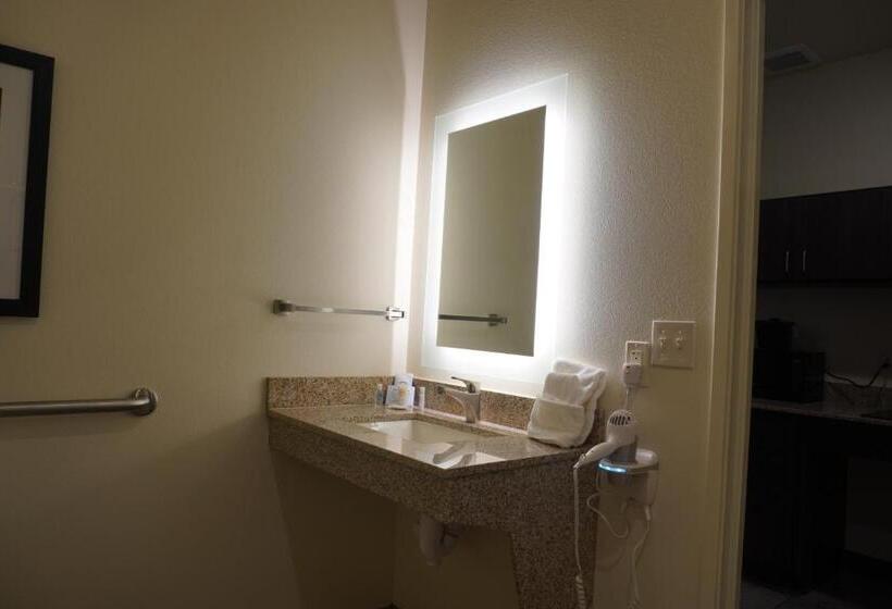 残疾人使用的带特大床的标准间, Comfort Inn & Suites