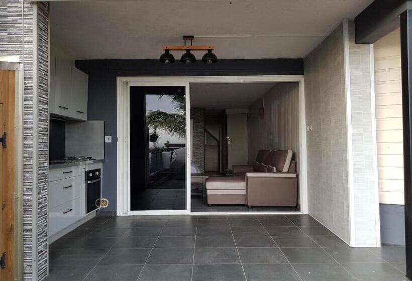 استودیوی استاندارد, Studio Très Bon Standing