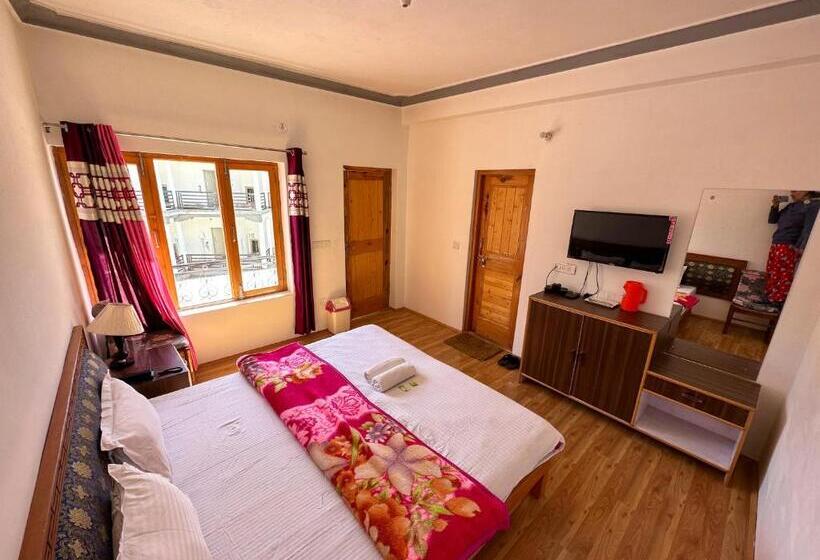 Camera Deluxe, Zeejeed Palace