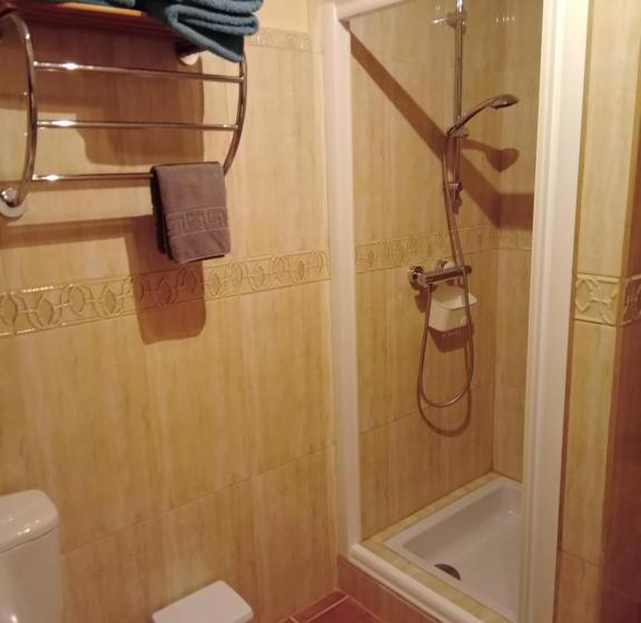 غرفة قياسية مطلّة علي حمام السباحة, B&b Casa Claví