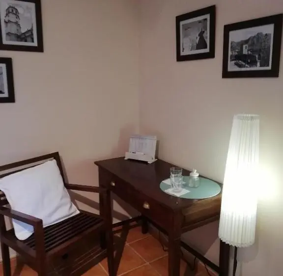 プールビュースタンダードルーム, B&b Casa Claví