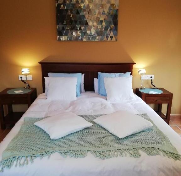 غرفة قياسية مطلّة علي حمام السباحة, B&b Casa Claví