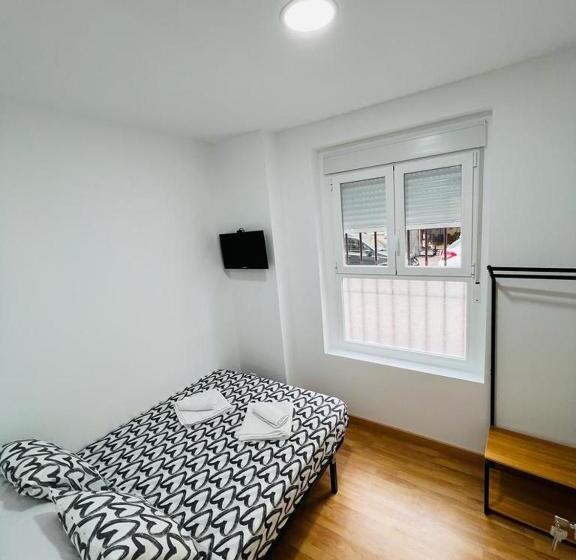 اتاق استاندارد با سرویس بهداشتی مشترک, Hospedaje Puente De Vallecas