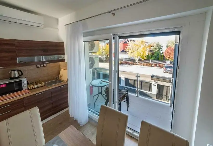 Perhehuone, Golden Beach Apartments Siófok